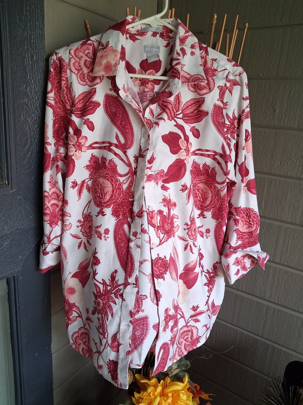 Chico's No Iron Pink Floral Size 1.5 Button Down Cotton Stretch